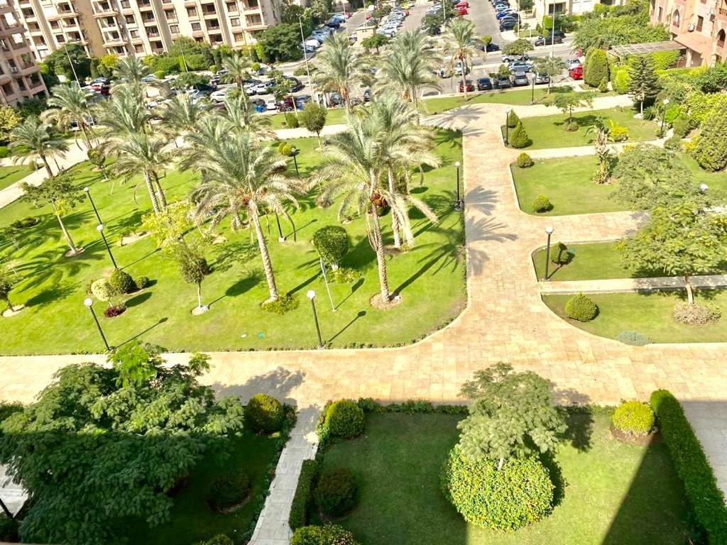 Luxurious 3 Bedroom Rustic Apartment Overlooking Huge Garden - For Families And Couples Cairo Exterior photo